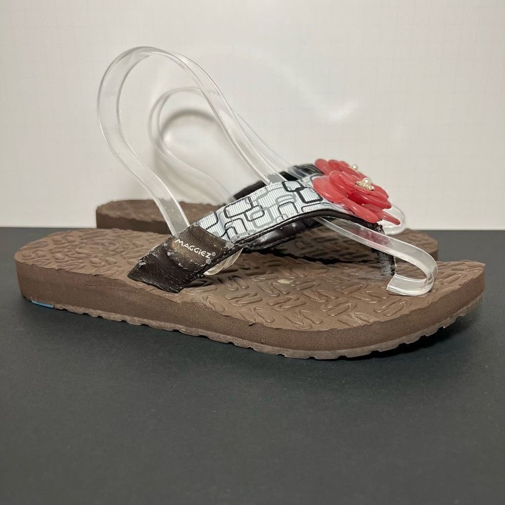 Womens MAGGIEZ Crystal Flower Accented Flip Flop Sandals / Size 9